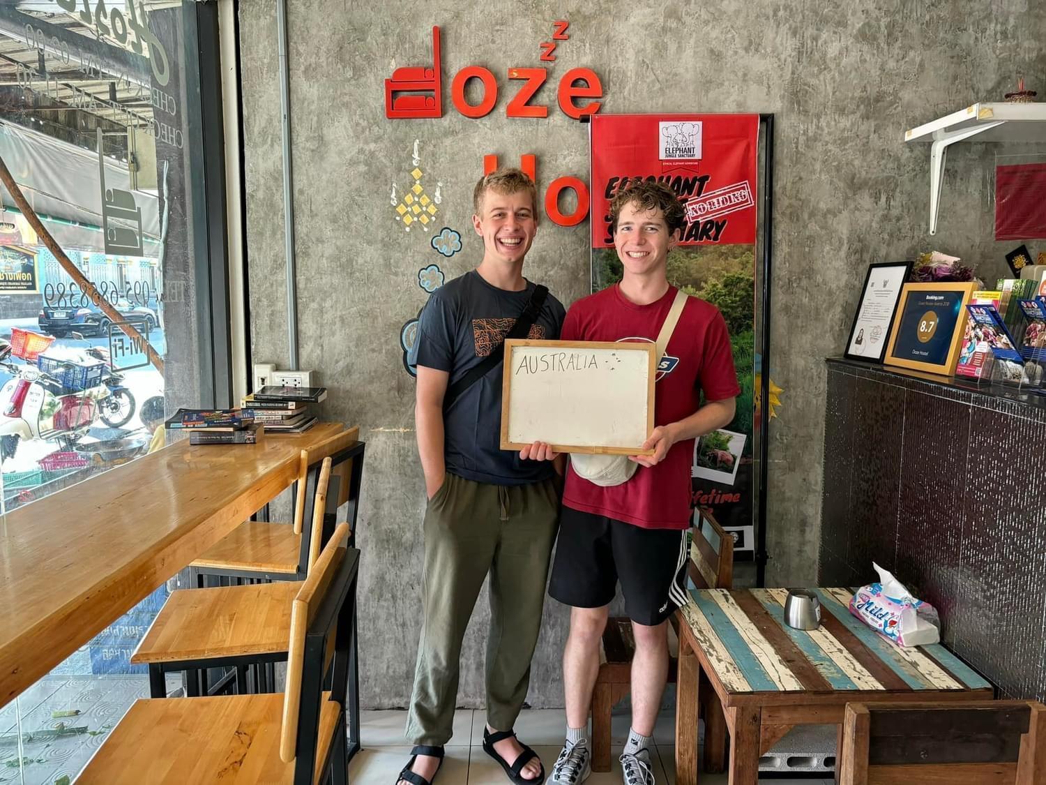 Doze Hostel Τσιάνγκ Μάι Εξωτερικό φωτογραφία